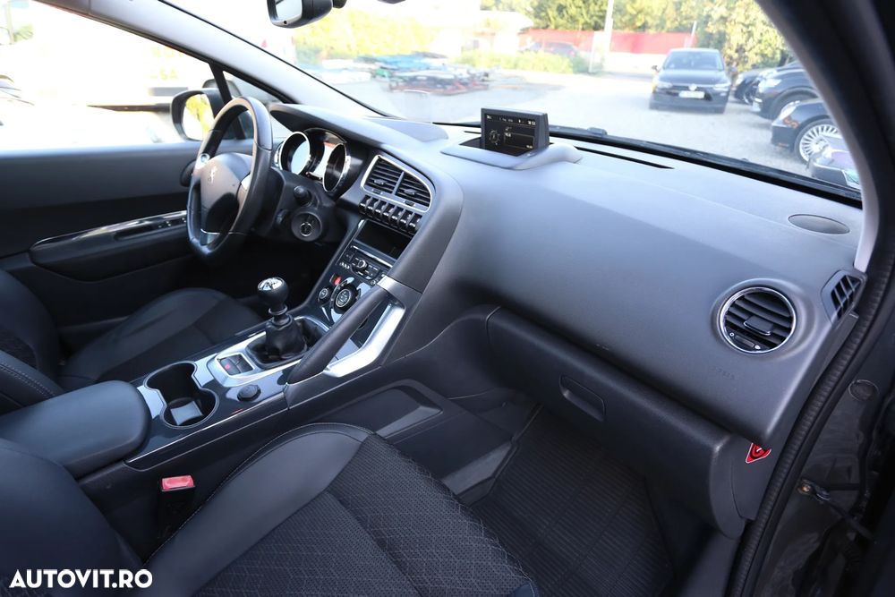 Peugeot 3008 1.2 PureTech Turbo S&S Allure - 11