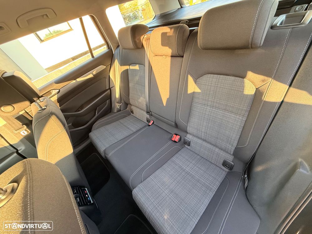 VW Passat Variant 2.0 TDi Business DSG - 46