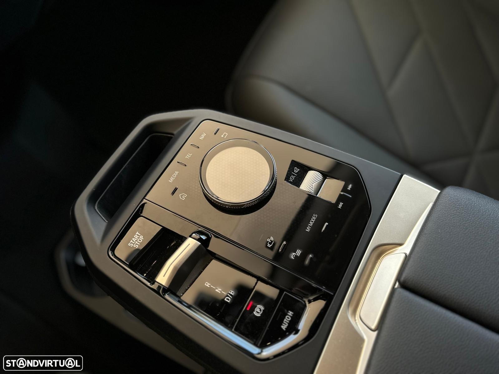 BMW iX xDrive 40 Pack Desportivo - 11