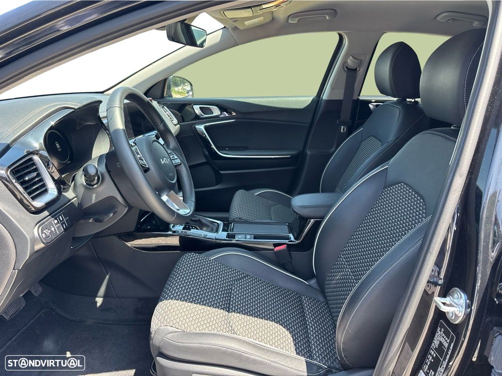 Kia XCeed 1.0 T-GDI Tech 7DCT — fotografia 11