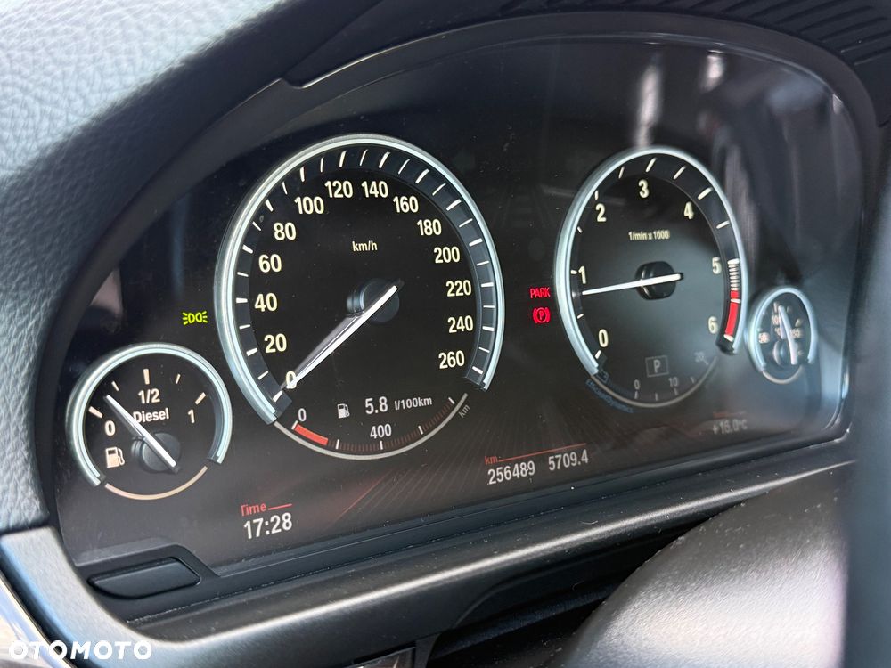 BMW Seria 5 520d - 31