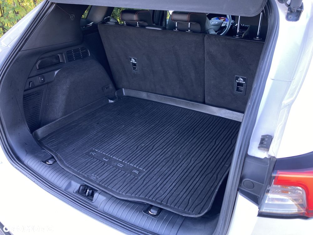 Ford Kuga - 26