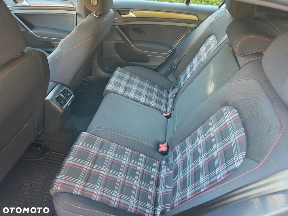 Volkswagen Golf 2.0 TSI BMT GTI - 32
