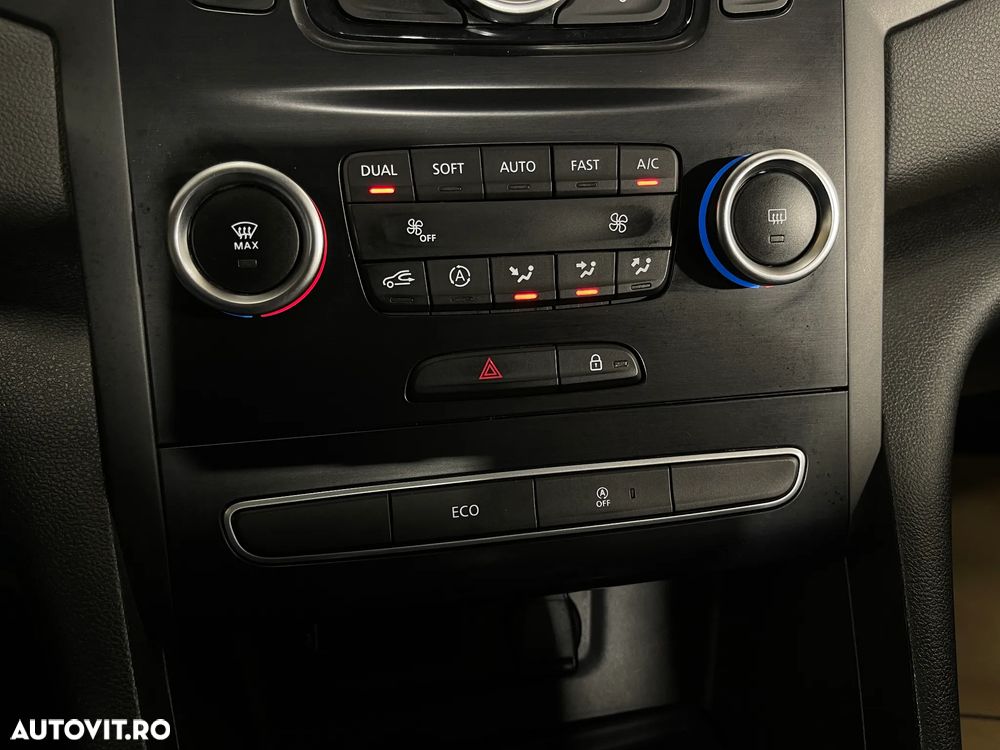 Renault Megane TCe EDC Zen - 15