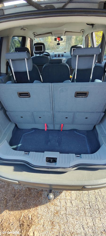 Ford Galaxy 2.0 TDCi Titanium - 32