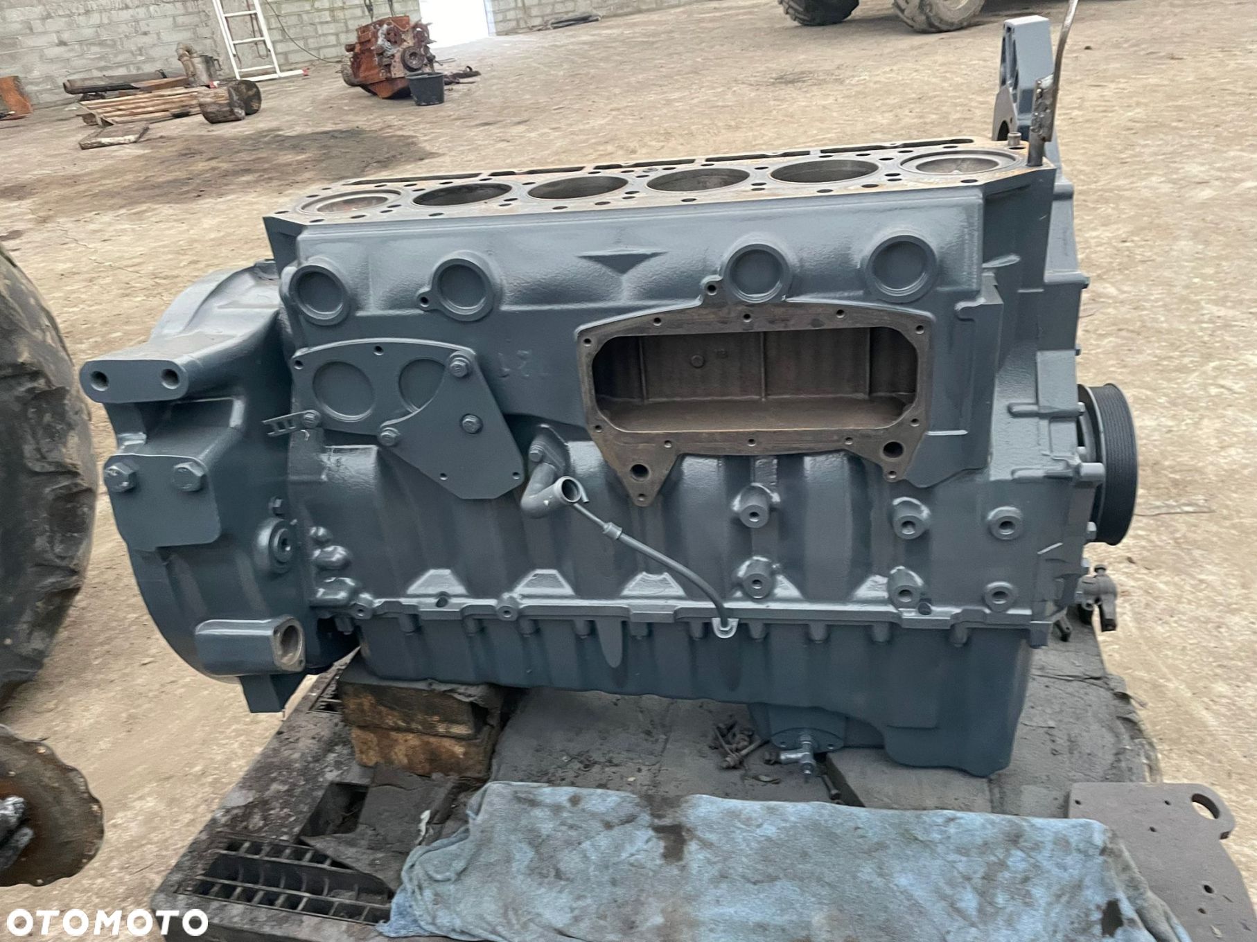 Cat Caterpillar C9 - słupek silnika - 1