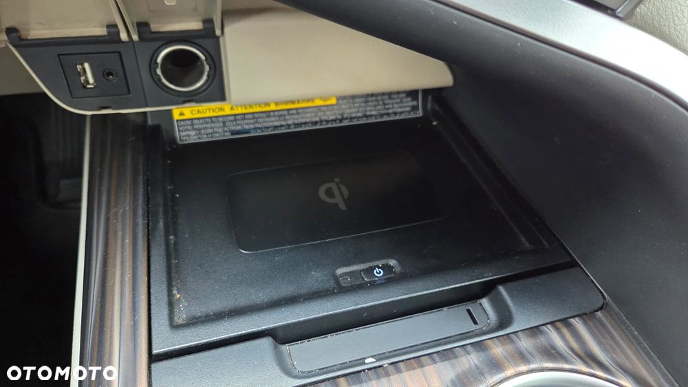 Toyota Camry 2.5 Hybrid Executive CVT - 26