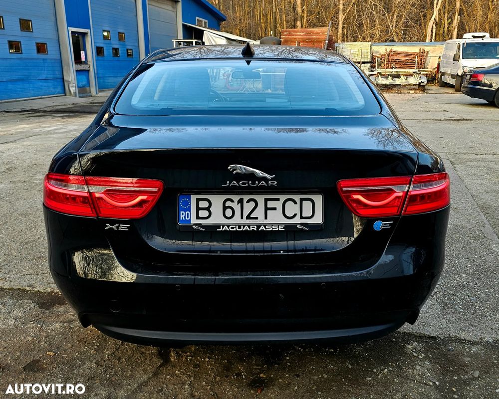 Jaguar XE - 33