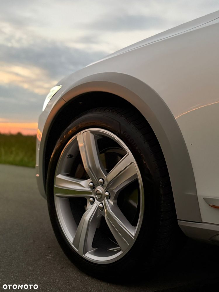 Volvo V90 Cross Country - 3