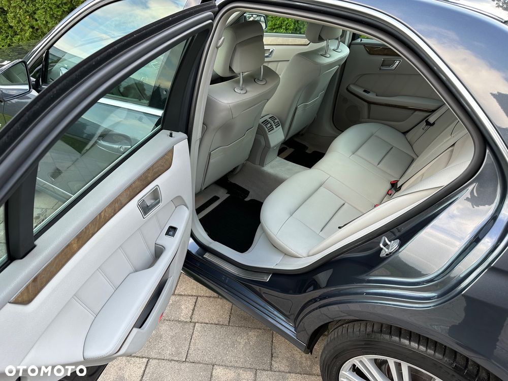 Mercedes-Benz Klasa E 250 T CDI 7G-TRONIC Elegance - 25