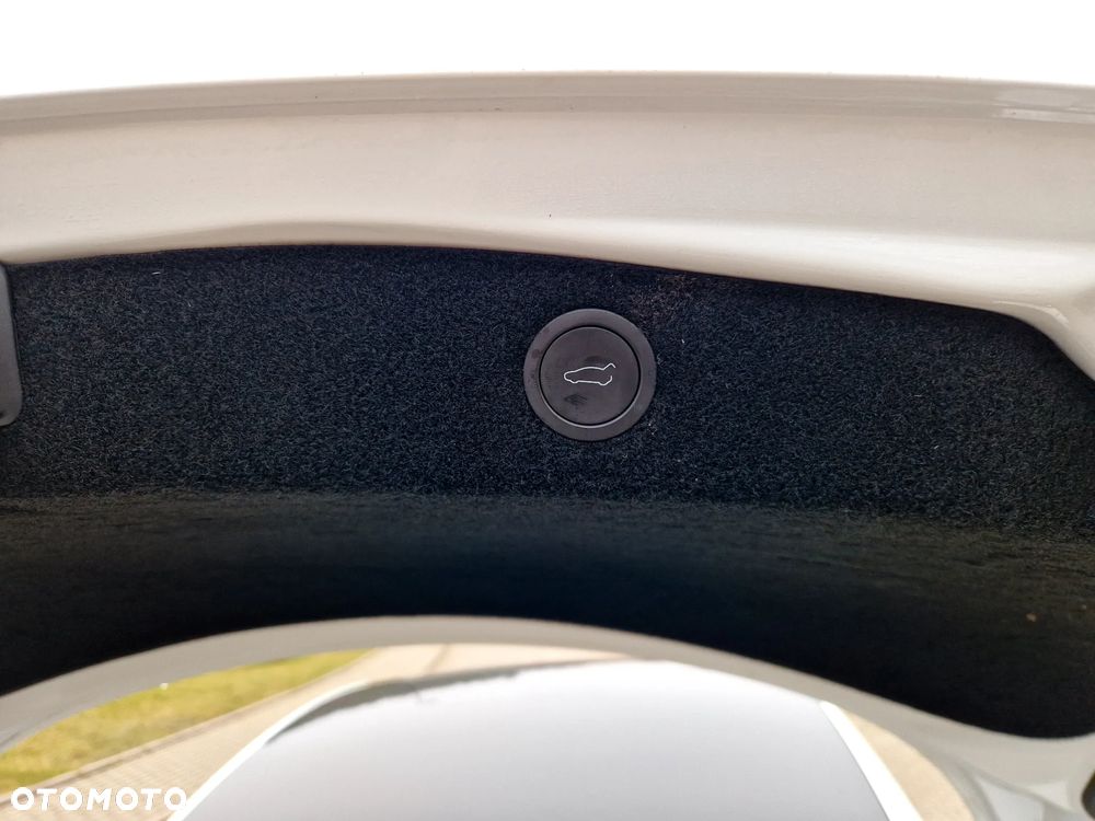 Tesla Model 3 Standard Reichweite Plus Hinterradantrieb - 22