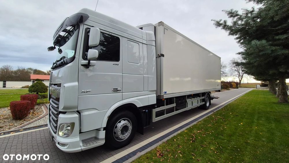 DAF XF 430/// 2022/// PRZEB: 188000 KM/// CHŁODNIA/// THERMO-KING/// WINDA/// STAN JAK NOWY! - 9