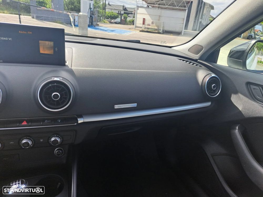 Audi A3 Sportback 1.6 TDI S-line - 18