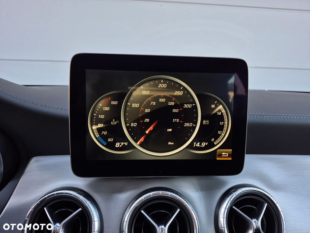 Mercedes-Benz CLA 250 4Matic 7G-DCT - 34
