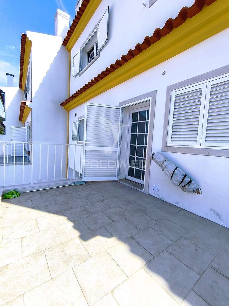 2 Suítes, Piscina, Terraço, Varanda, Parqueamento, Lavandaria - Grande imagem: 4/33