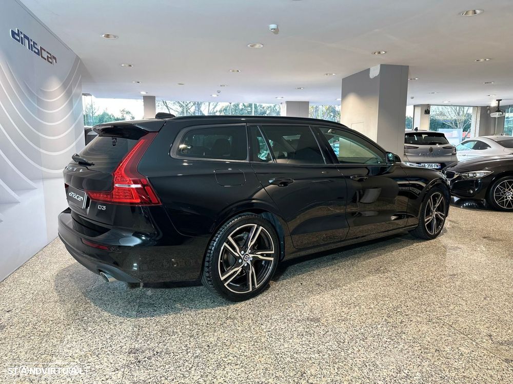 Volvo V60 2.0 D3 Momentum Geartronic - 29