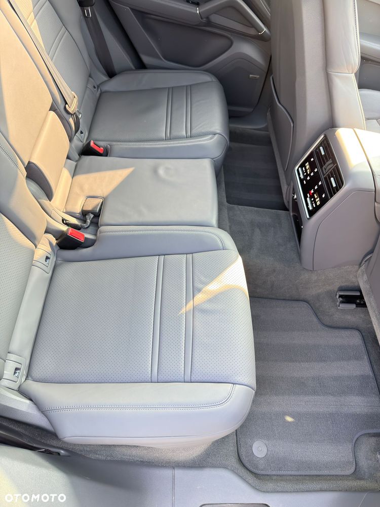 Porsche Cayenne - 25