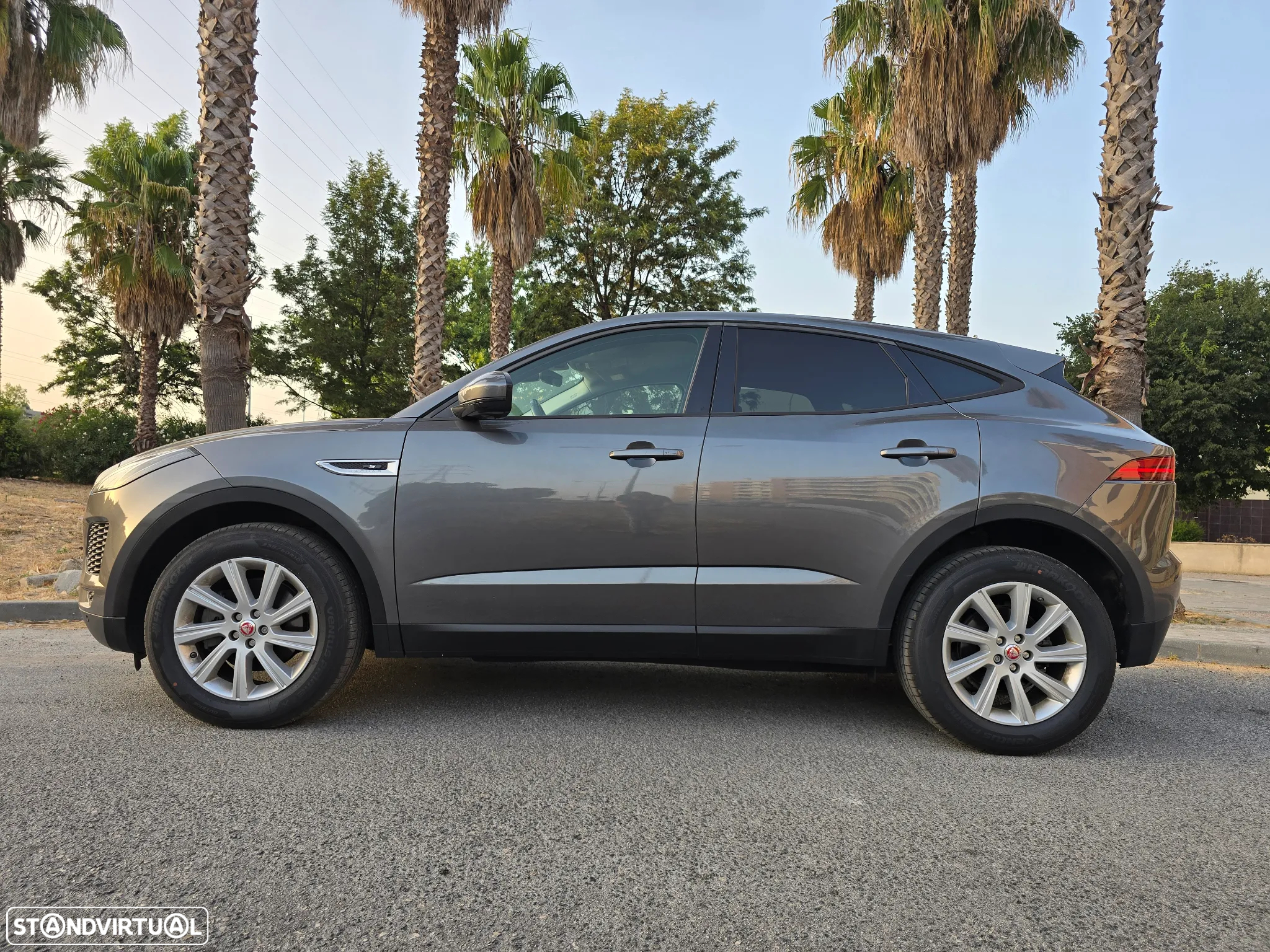 Jaguar E-Pace 2.0 i4D S - 2