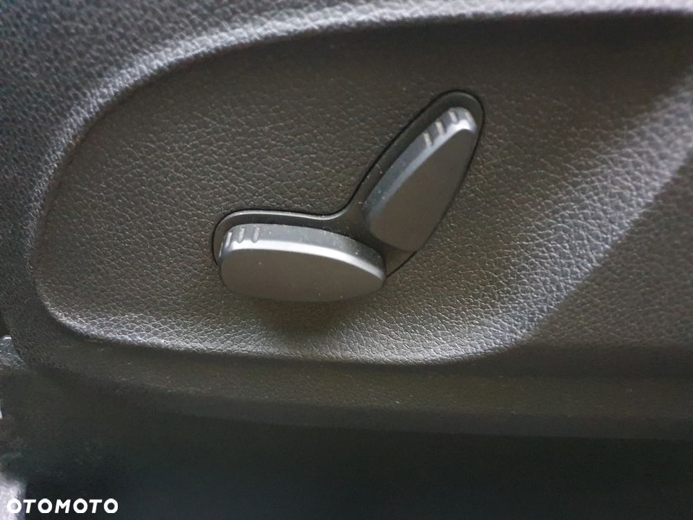 Ford Kuga 2.0 TDCi 2x4 Titanium - 9
