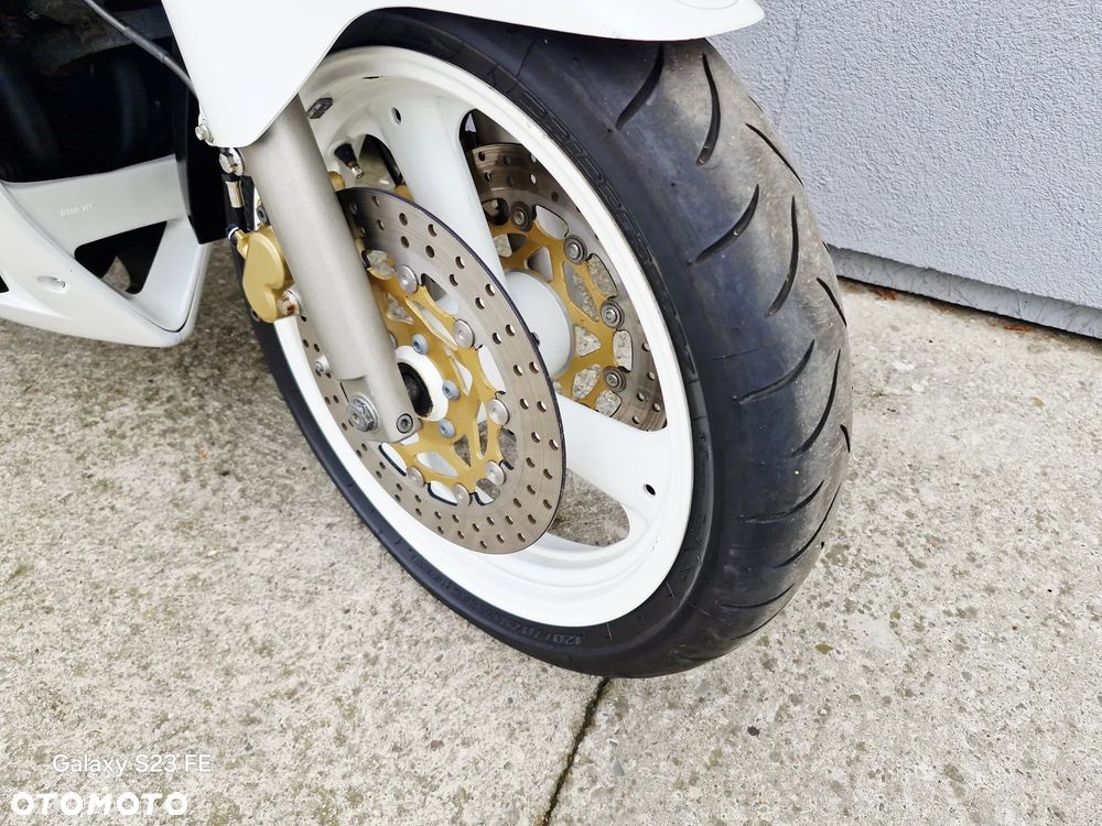 Yamaha FZ - 21