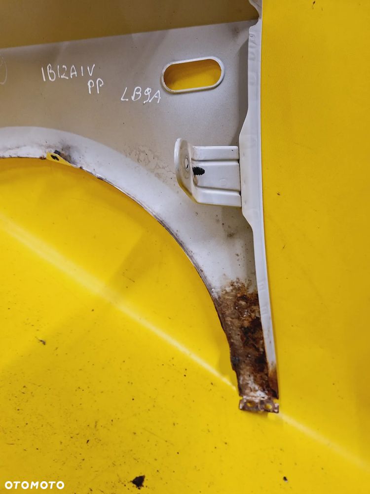 BŁOTNIK PRZEDNI PRAWY PRZÓD SEAT IBIZA IV LAK: LB9A NR631 - 9