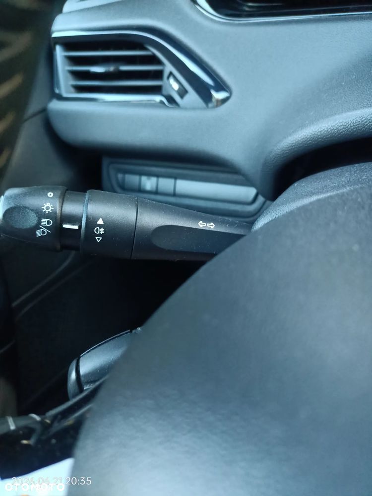 Peugeot 208 - 25