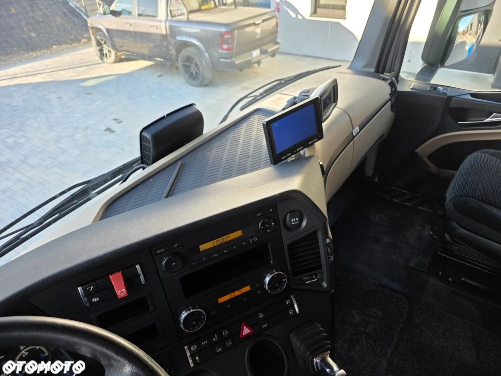 Mercedes-Benz ACTROS - 10