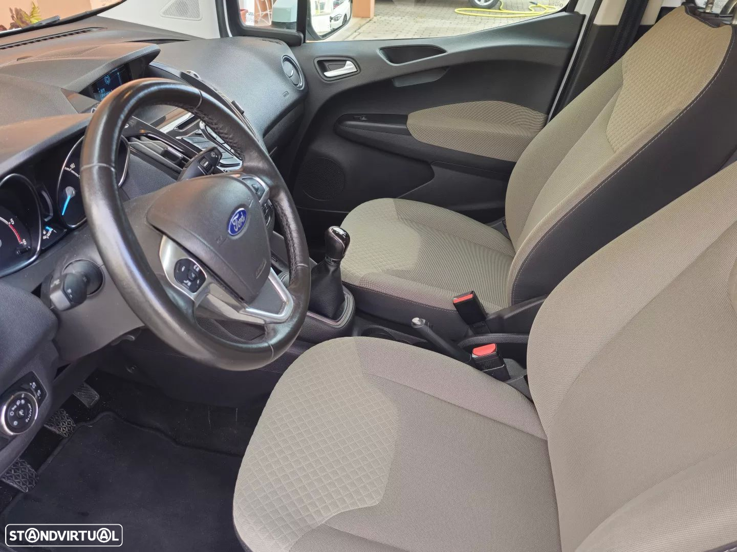 Ford Tourneo Courier 1.5 TDCi Titanium - 8