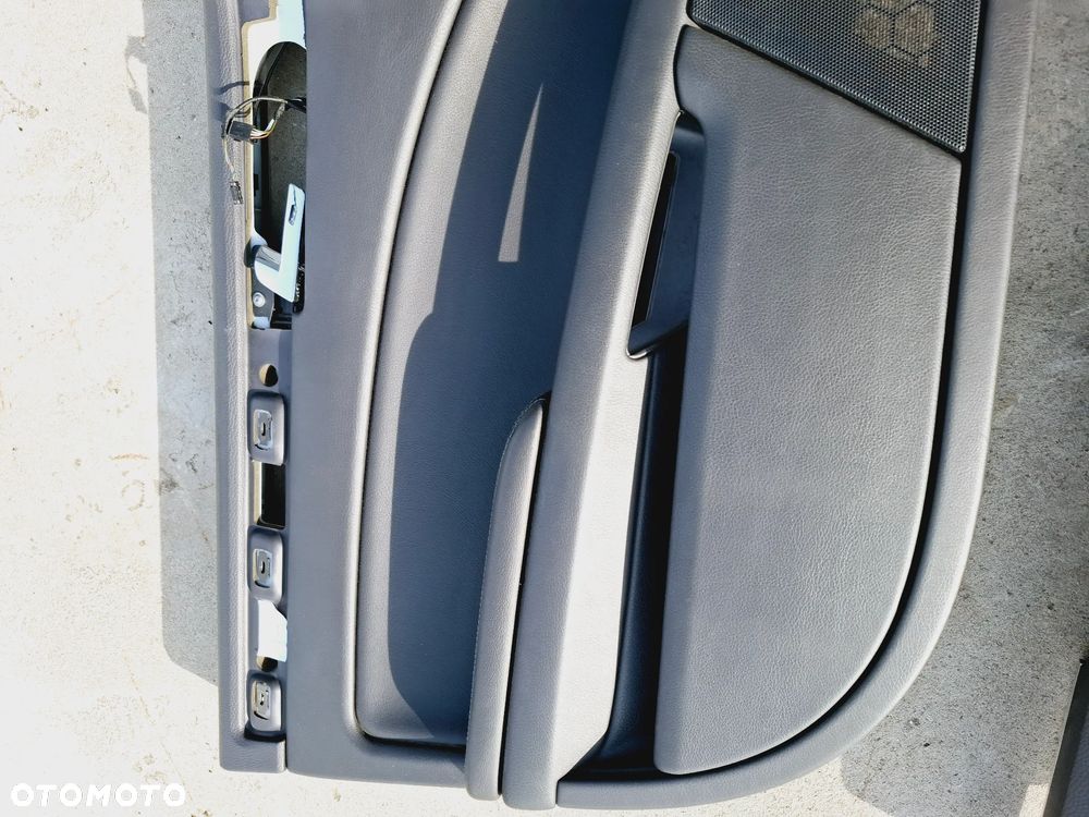 Boczki Tapicerka Drzwi Skóra Czarne EU VW Phaeton - 4