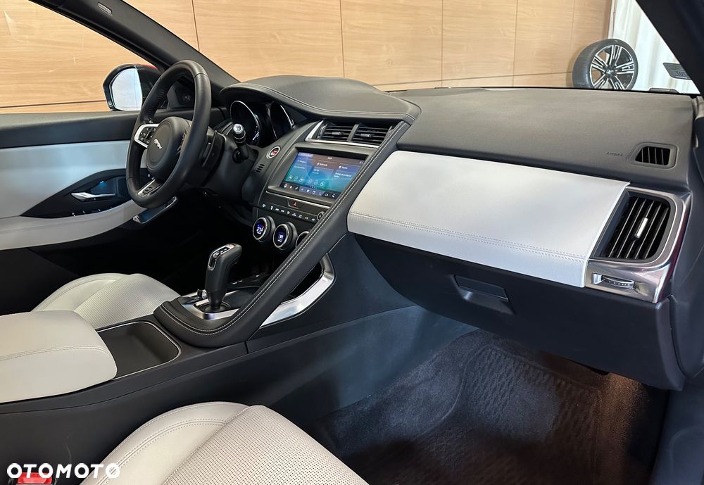 Jaguar E-Pace 2.0 i4P AWD R-Dynamic - 7