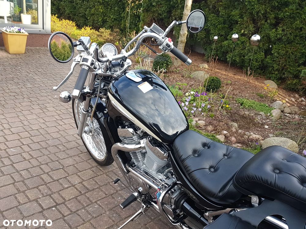 Suzuki Intruder - 17