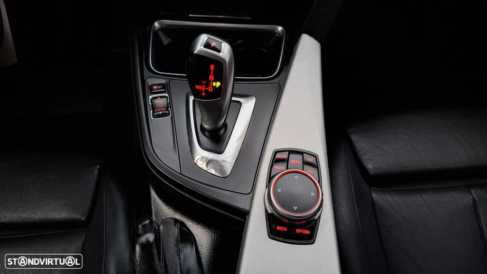 BMW 320 d Touring Auto Pack M - 37