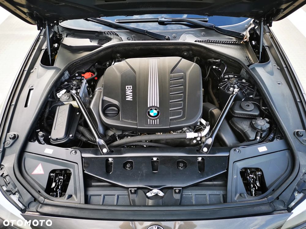 BMW Seria 5 530d xDrive - 14