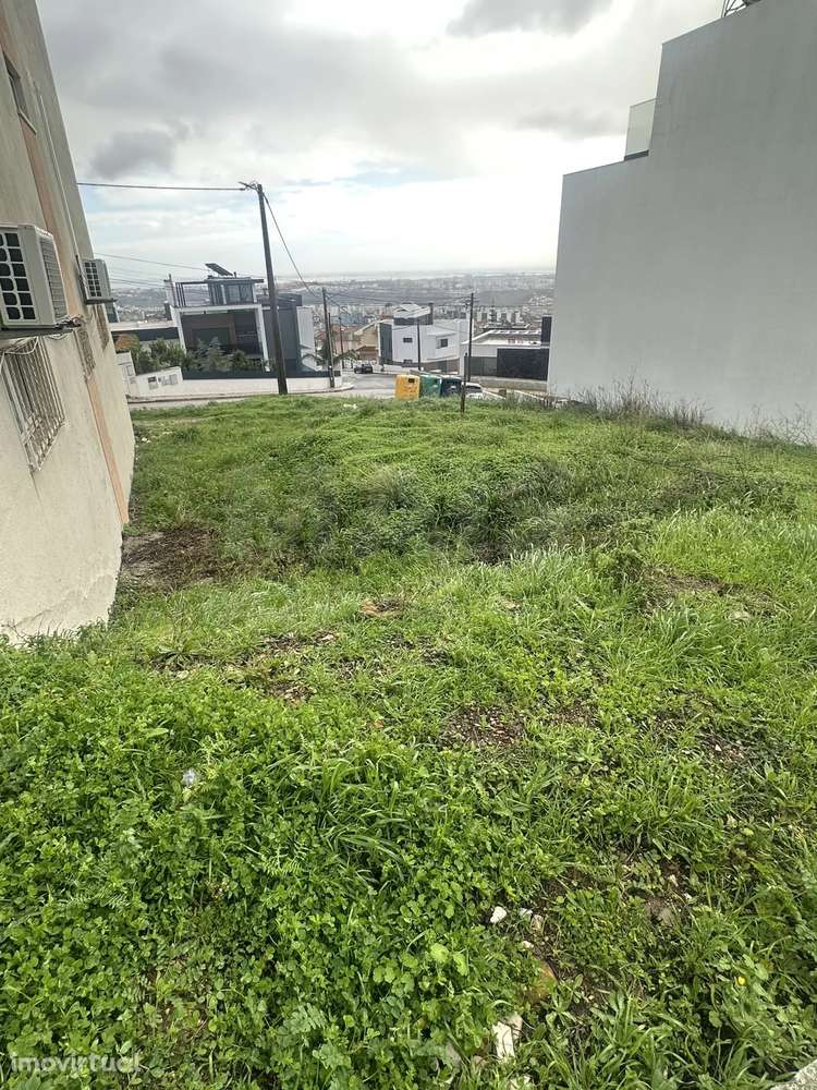 Terreno urbano de 305 M² com vista deslumbrante em Odivelas - Grande imagem: 2/14