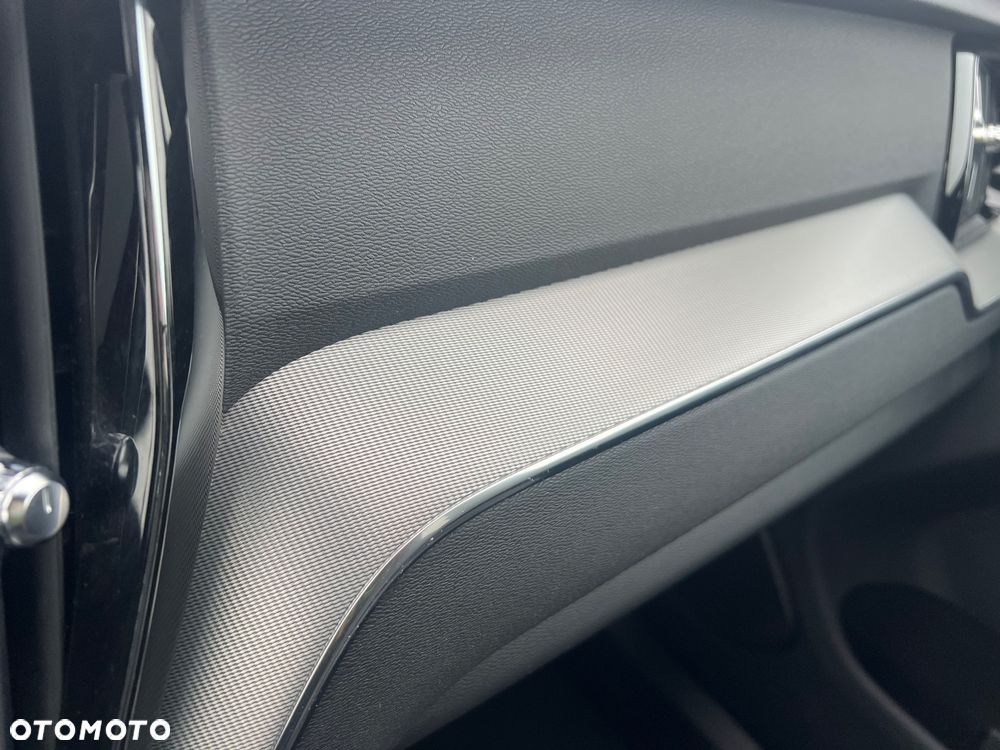 Volvo XC 60 B4 D AWD Plus Dark - 23