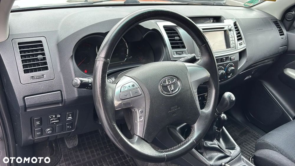Toyota Hilux 4x4 Double Cab Life - 13