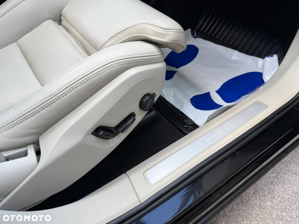 Volvo XC 60 T8 Plug-In Hybrid AWD Inscription - 14