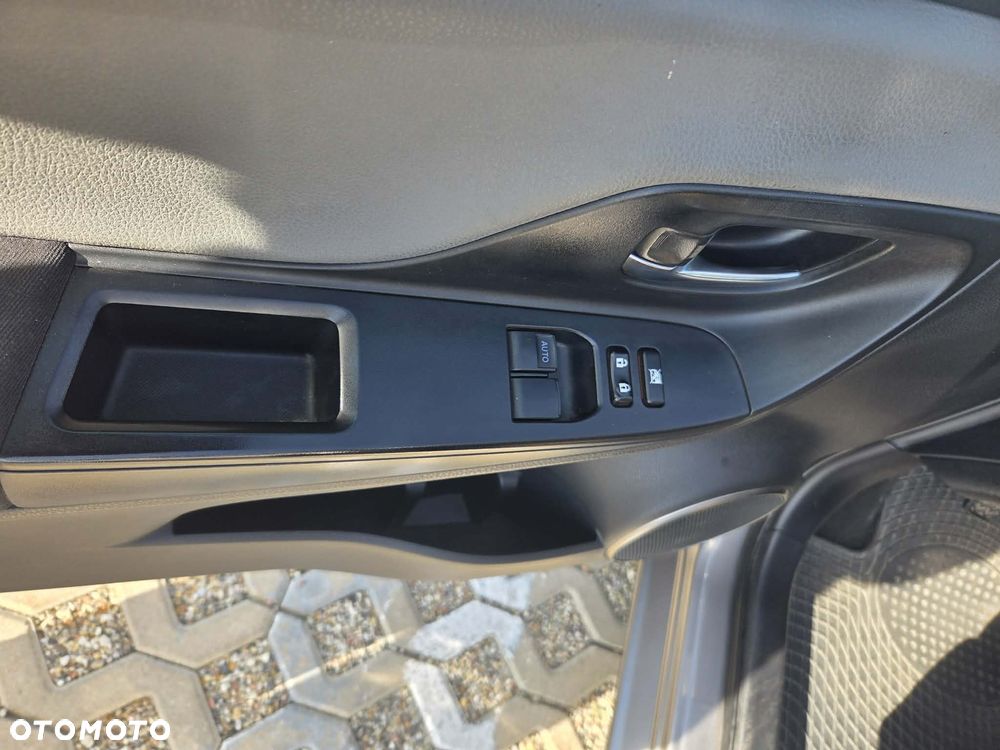 Toyota Yaris 1.33 Premium - 12