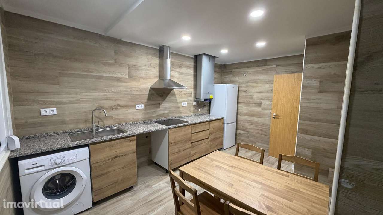 Quarto mobilado com varanda em Algés | Excelente localização - Grande imagem: 4/7