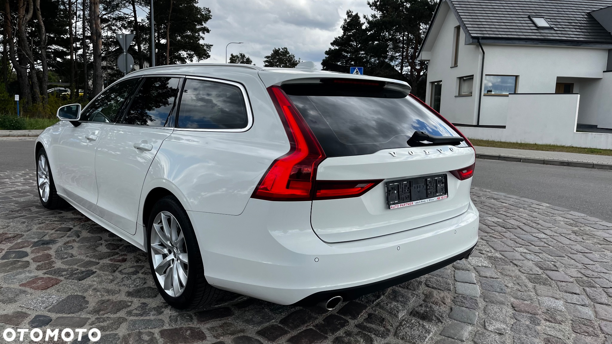 Volvo V90 D4 AWD Geartronic Momentum - 13