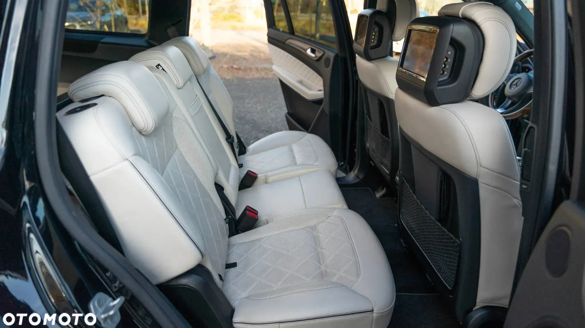 Mercedes-Benz GLS - 13