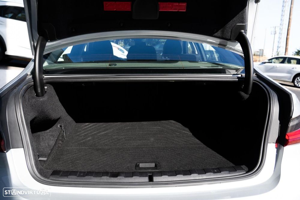 BMW 330 e Auto - 18