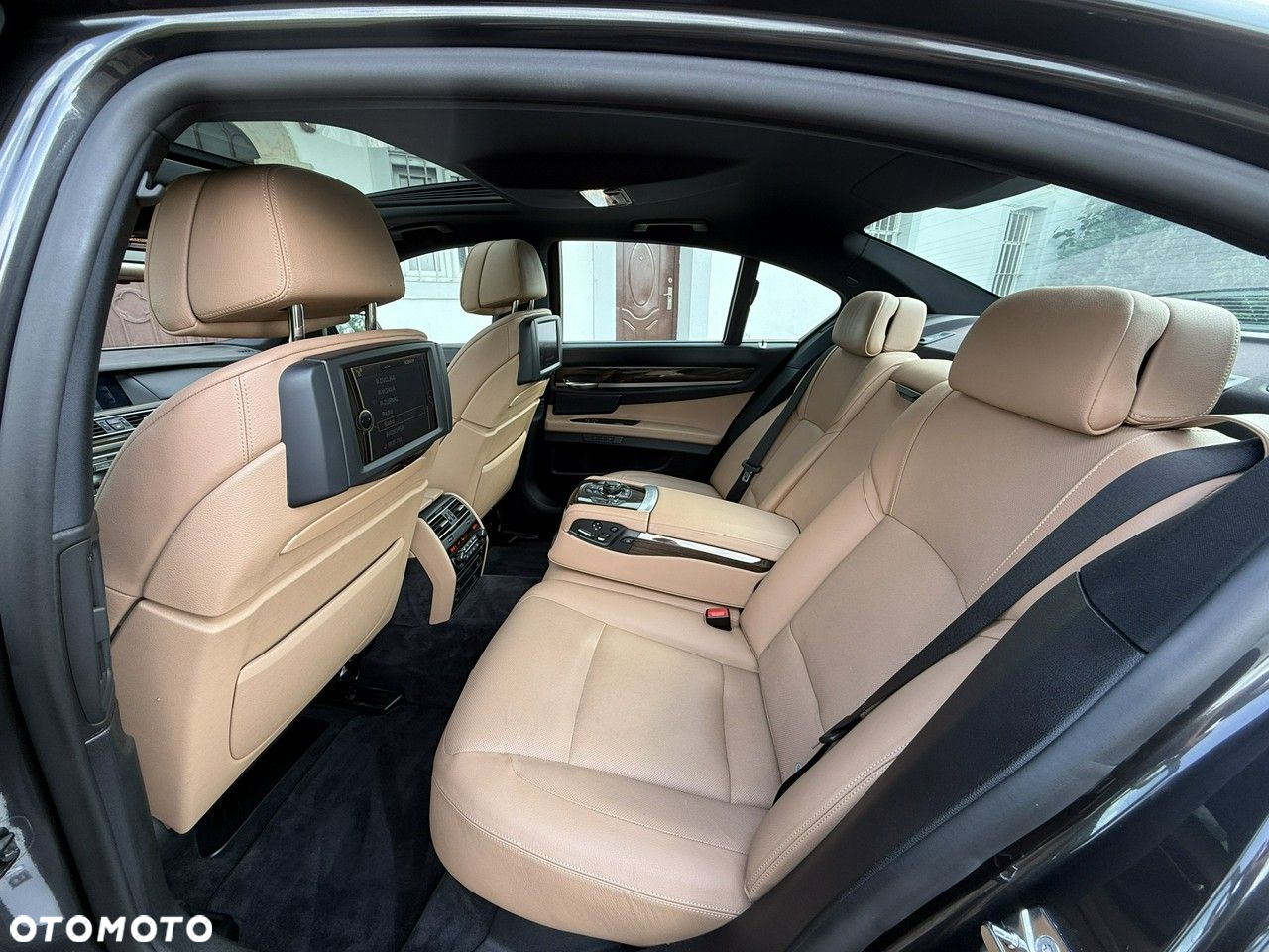 BMW Seria 7 750i - 37