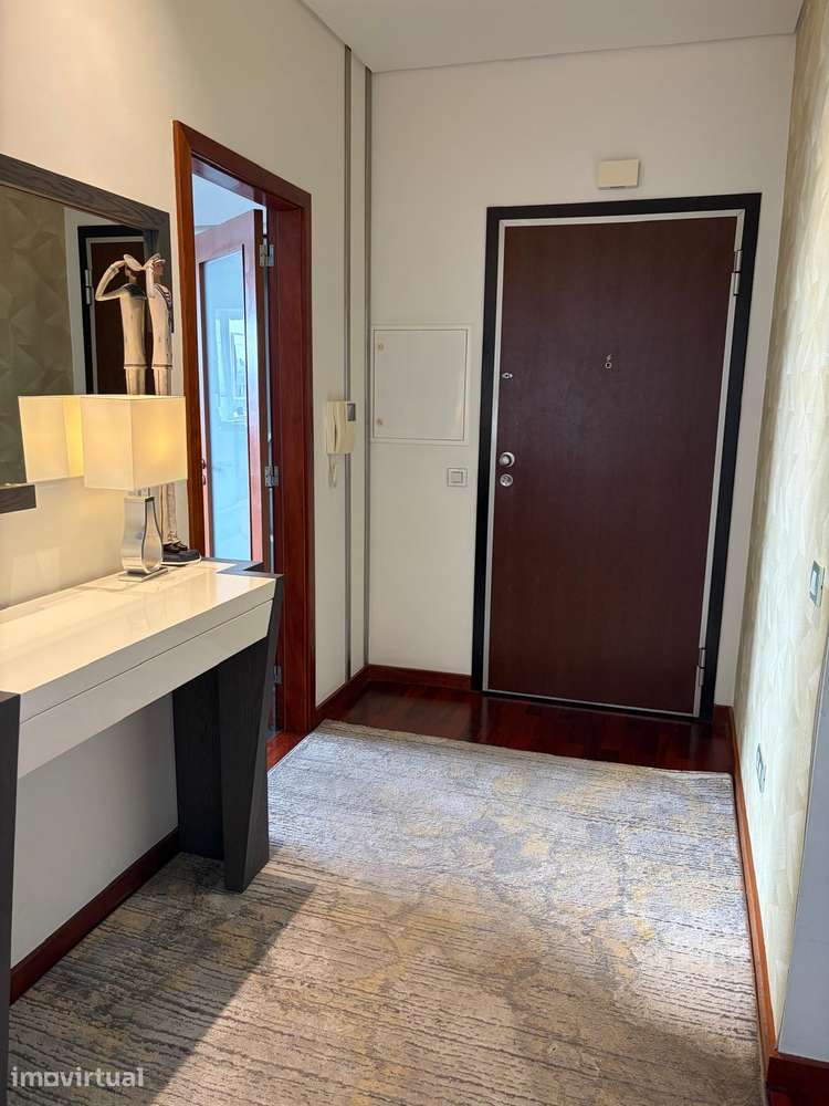 Apartamento T3 com varanda e garagem em Paços de Ferreira - Grande imagem: 2/30