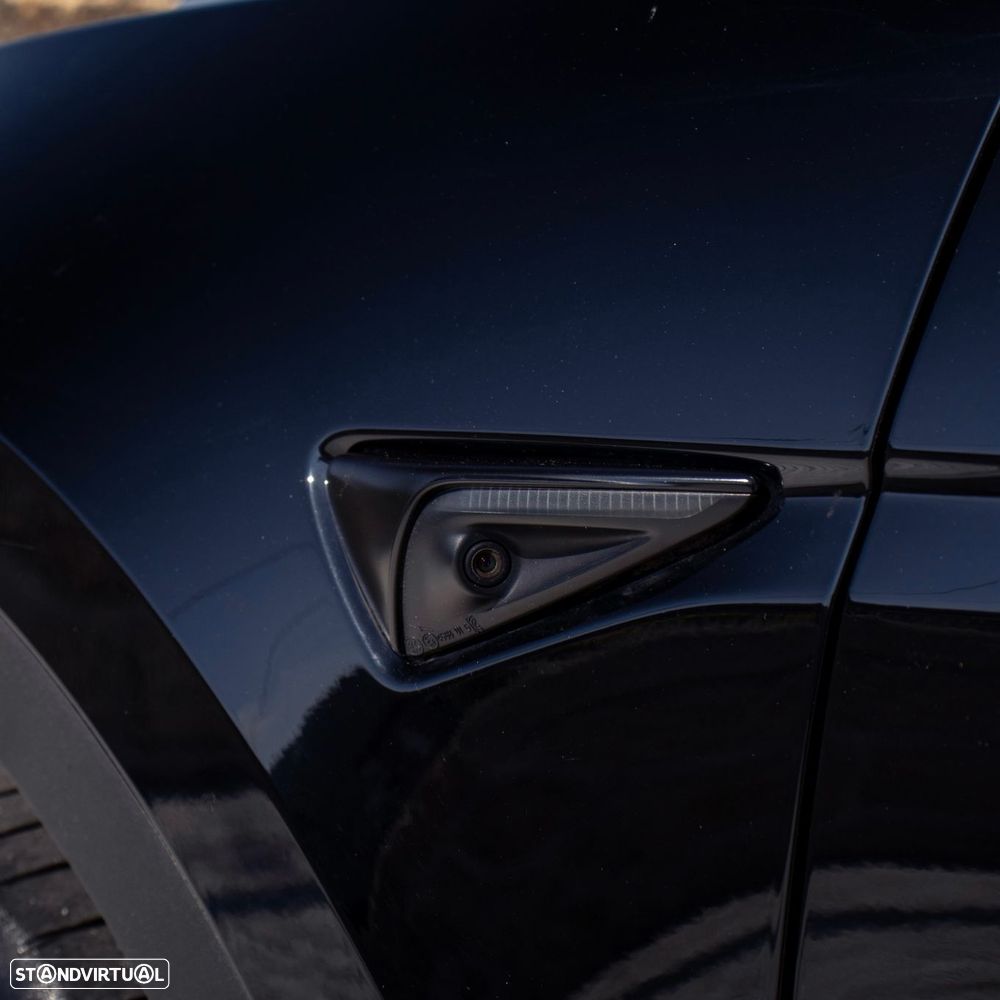 Tesla Model Y Long Range Dual Motor AWD - 10