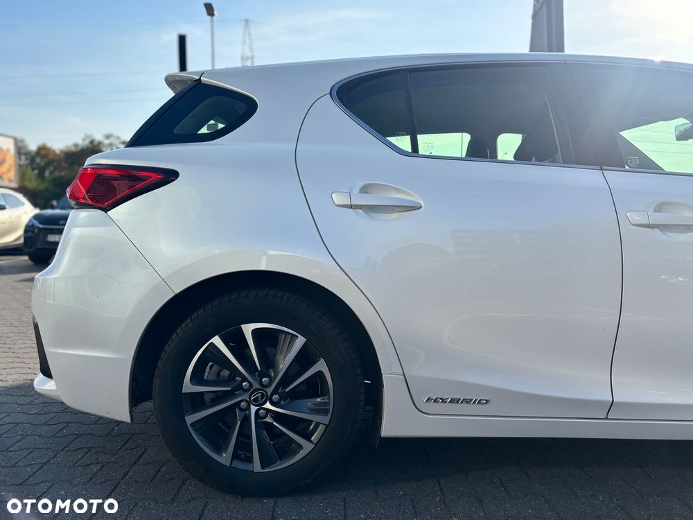 Lexus CT - 9