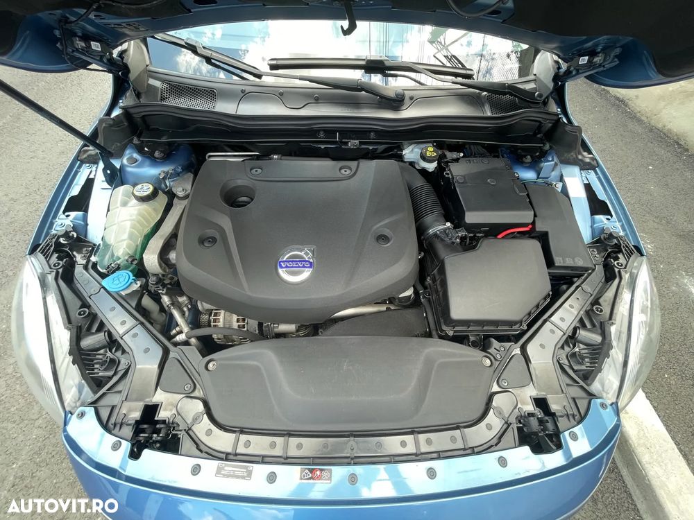 Volvo V40 D4 Momentum - 6