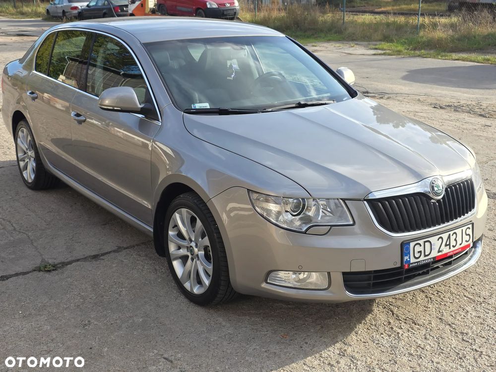 Skoda Superb 2009 photo 2