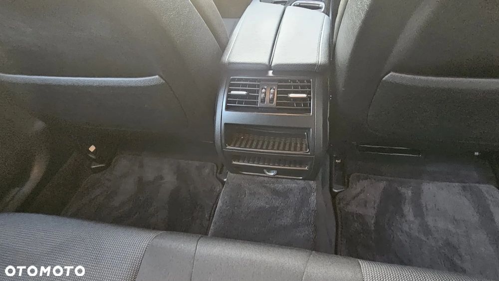 BMW Seria 5 520d - 28