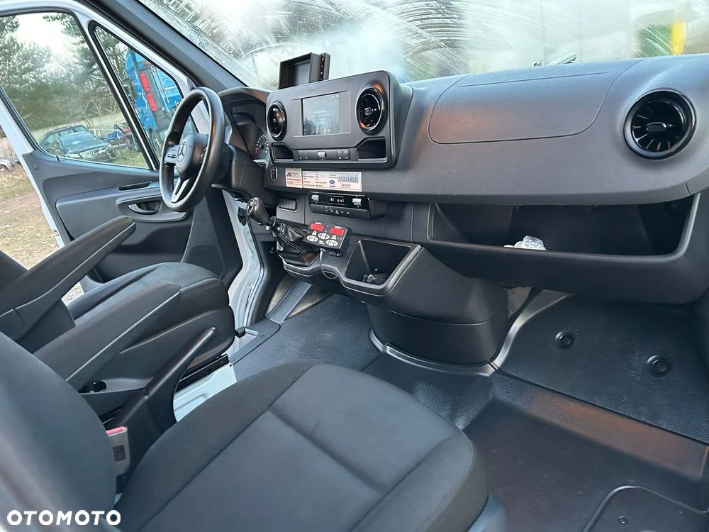 Mercedes-Benz Sprinter - 13